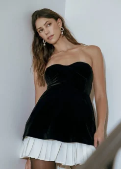 Mini Black Sweetheart Velvet Dresses With Pleated Skirt